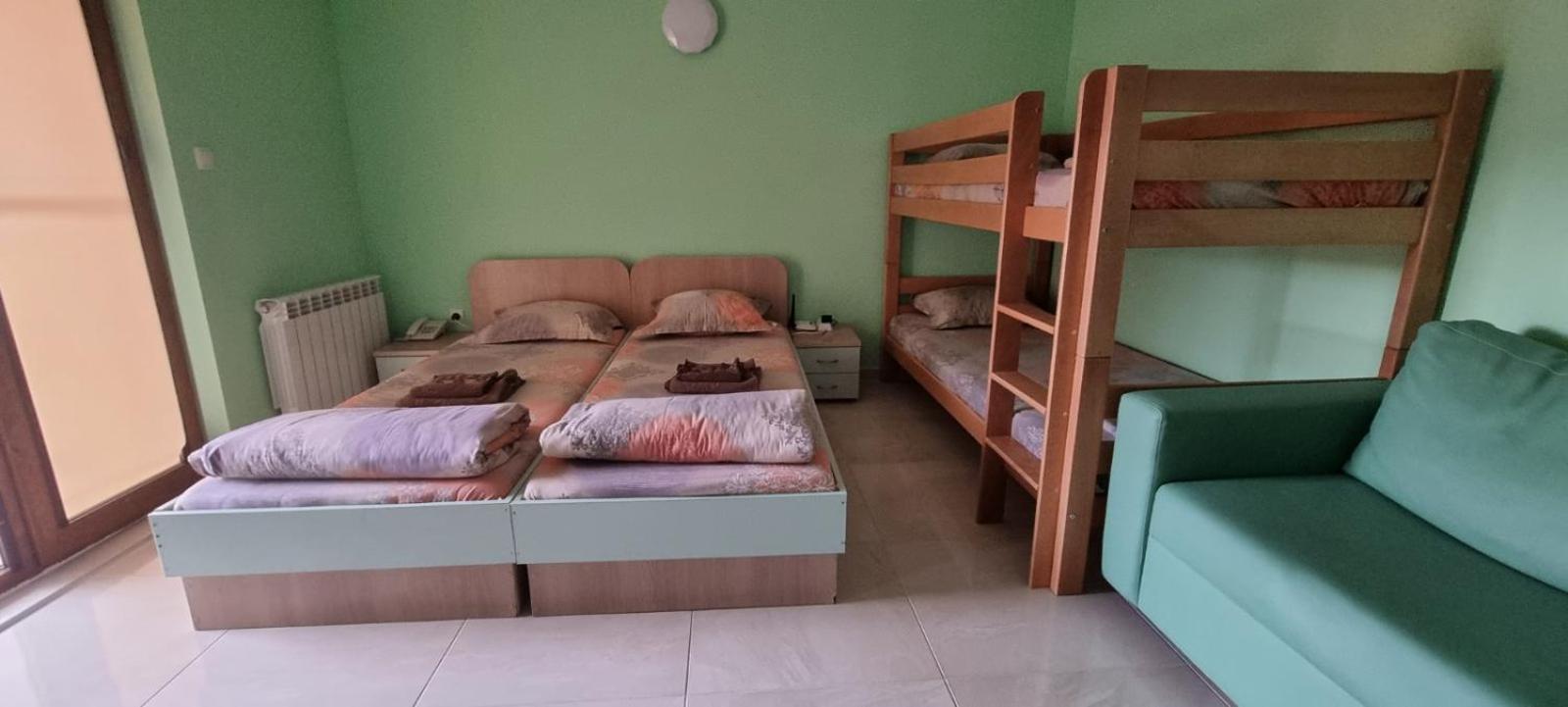 Семеен Хотел Илиевата Къща Sapareva Banya Ngoại thất bức ảnh